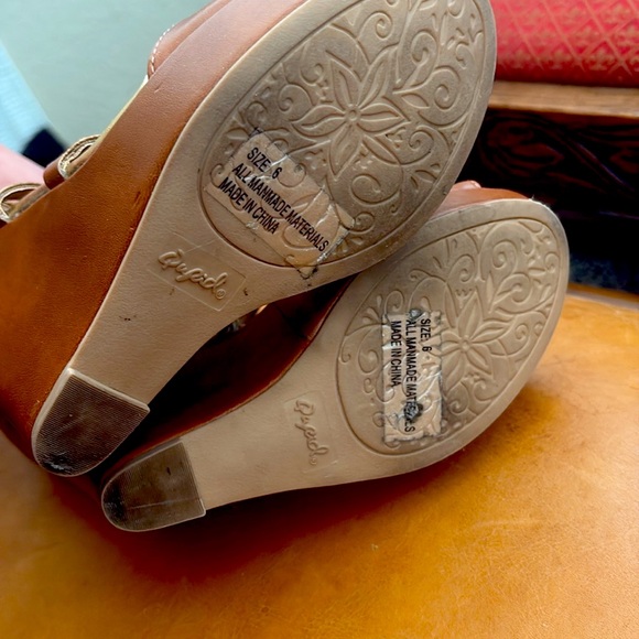 Qupid Brown and Gold Wedge Sandals - Picture 4 of 5